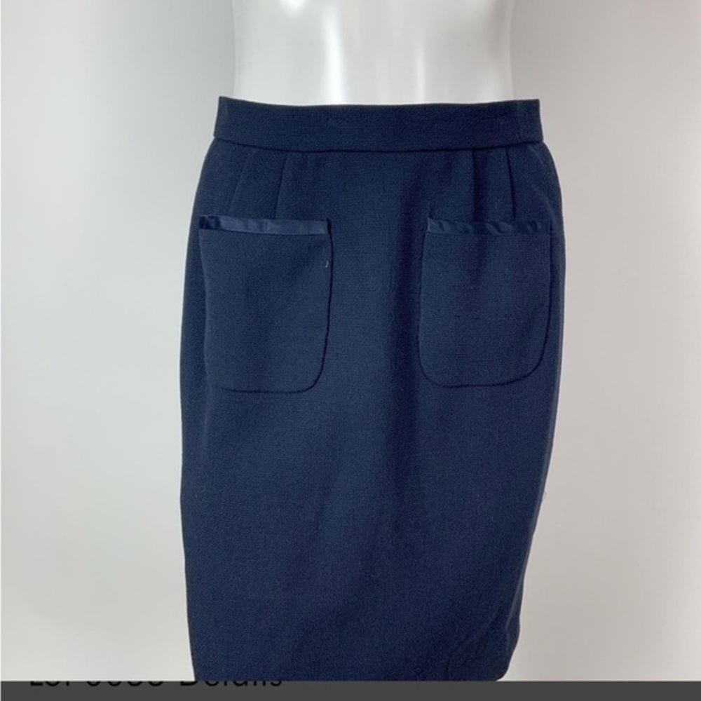 Elegant Navy Blue Pencil Skirt with Pockets Size 8